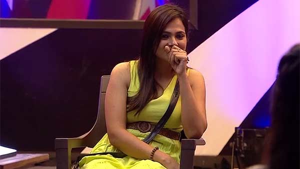 மழுப்பலா சிரிப்பது 