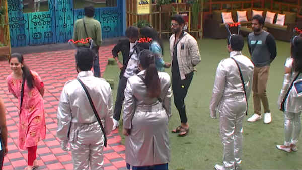 ஆஜீத்தும் அவுட்