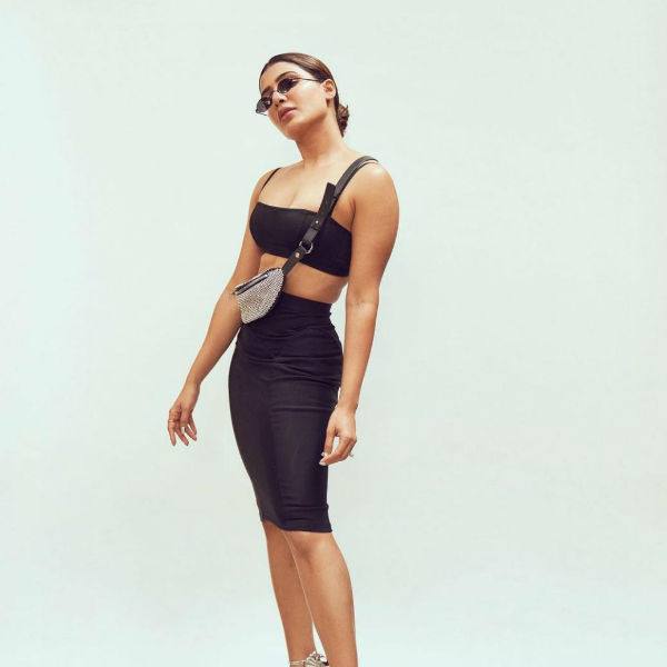 செம ஹாட்டாக போஸ்