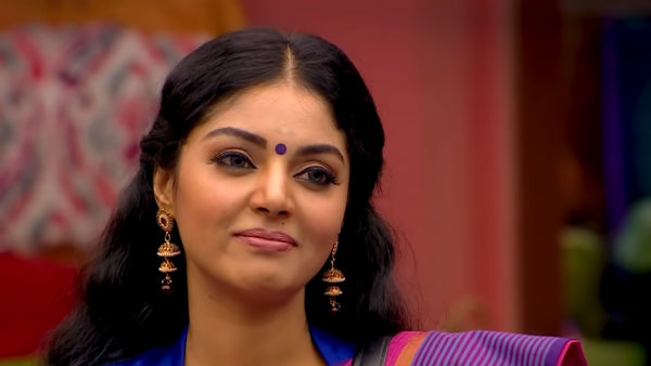 சுச்சி கொடுத்த ஸ்மைலி 