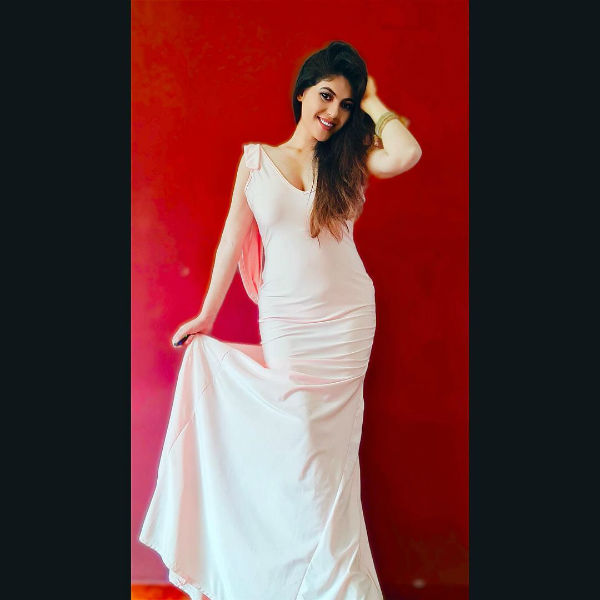 இளமை பொங்க