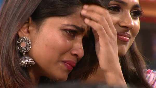 திடீரென அழுத ஷிவானி