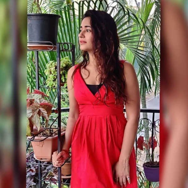 கண்கள் கூசும் கிளாமர்