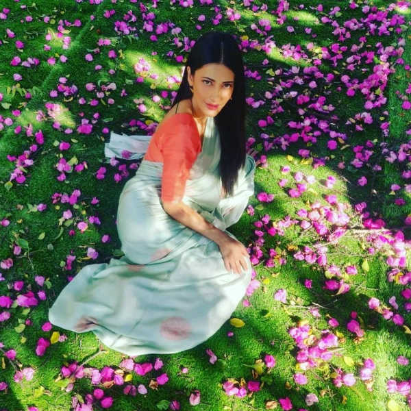 முன்னணி கதாநாயகர்களுடன்