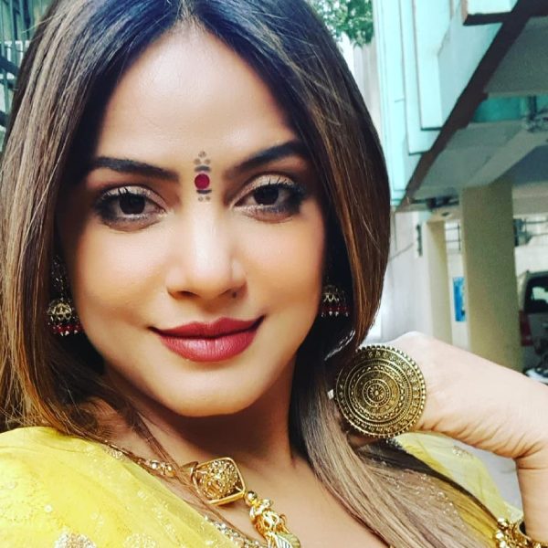 நெவர் பேக் டவுன் 