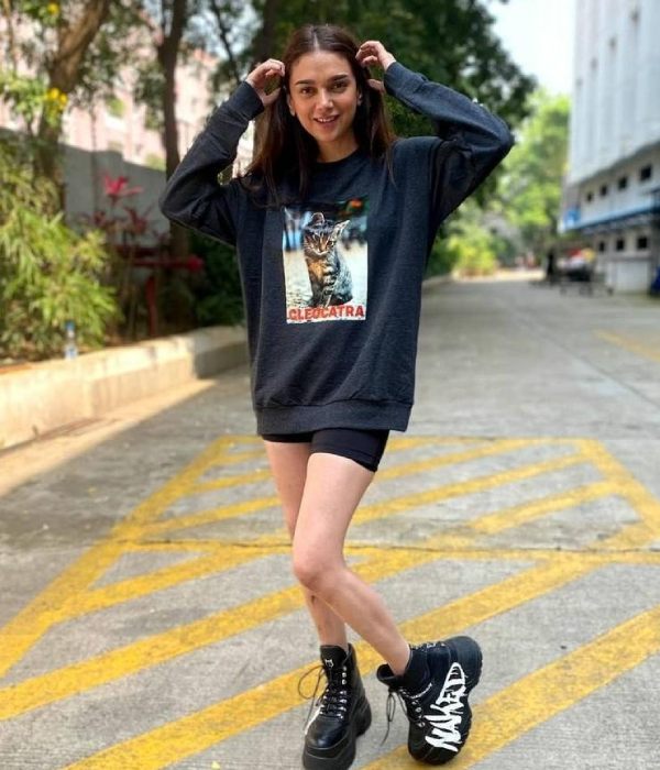 நடு ரோட்டில் அட்ராசிட்டி நடு ரோட்டில் அட்ராசிட்டி