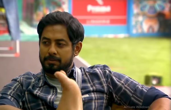 கப்பு கையில இருக்கு.. 