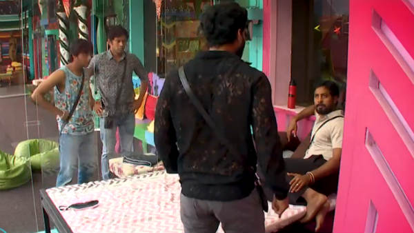 காது வலிக்குது காது வலிக்குது