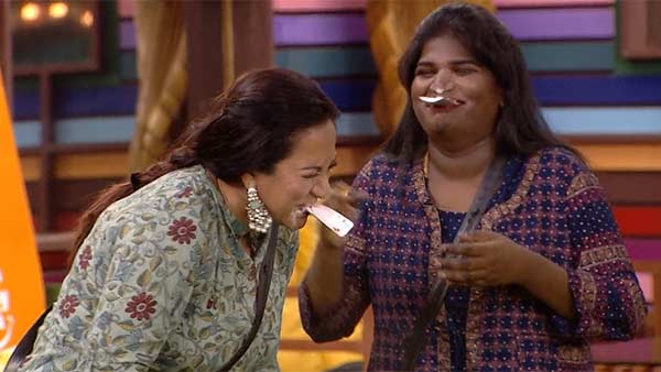 சிரித்தே பறக்கவிட்டனர் 