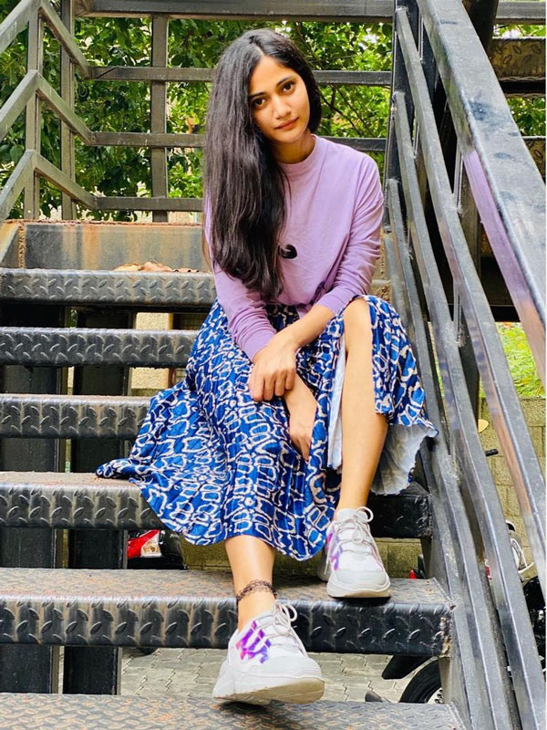 செய்தி வாசிப்பாளராக 