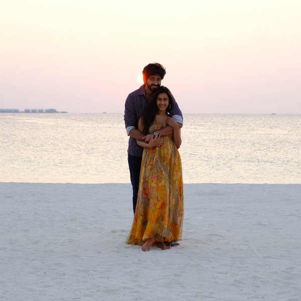 மூக்கால் உரசியபடி 