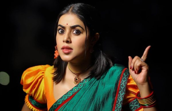 பாவாடை, தாவணியில் அப்படி வெட்கம்.. வேற லெவல் எக்ஸ்பிரஷனில் ஹீரோயின்.. வைரல் போட்டோஸ்! | Poorna's latest photoshoot pictures goes viral - Tamil Filmibeat