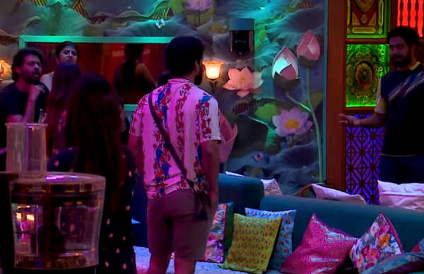 காதலிக்கிறத பாத்தீங்களா? 