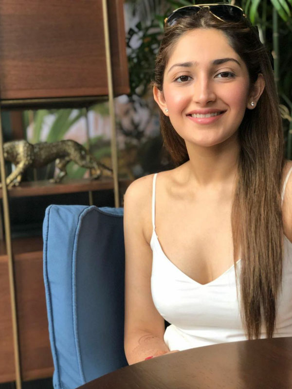 கேஷுவலாக ஹாட் க்ளிக் 