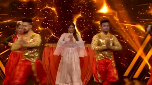 சரஸ்வதி தேவியாய்