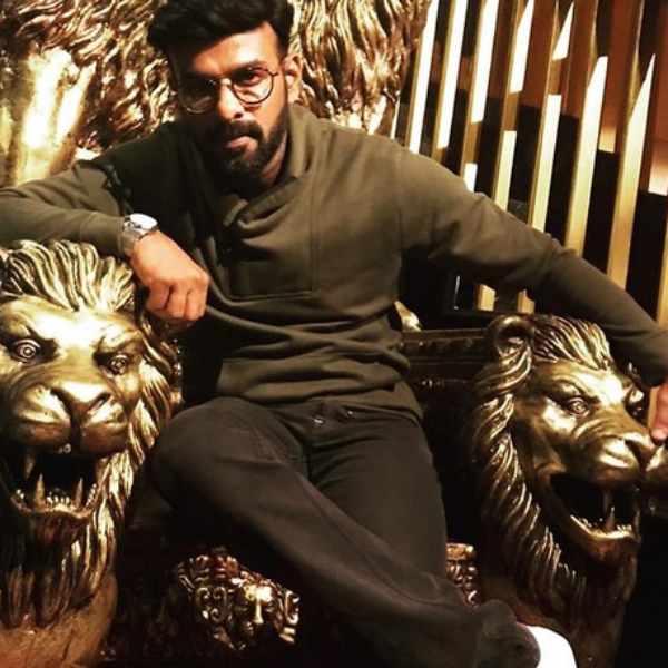 கம்பீரக் குரல்