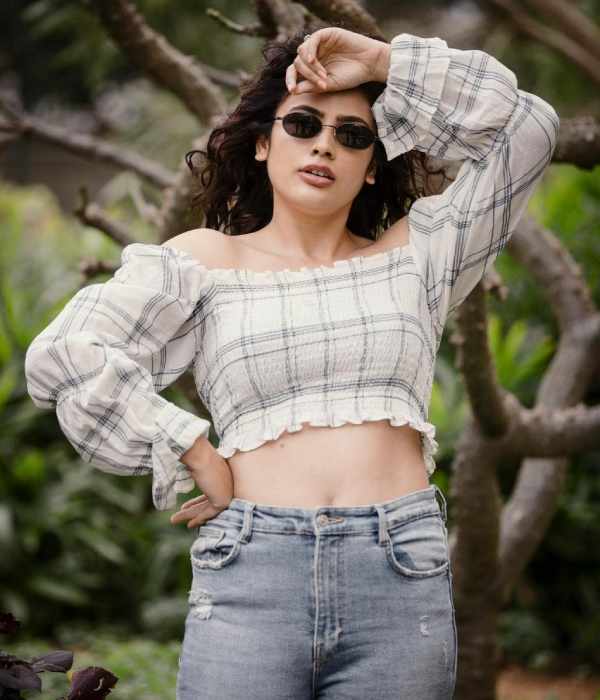 அச்சடித்த ஆணி போல