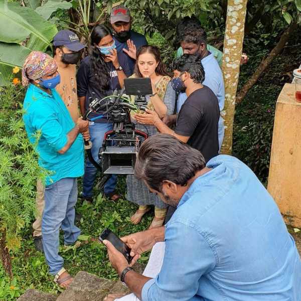 வித்தியாசமான கதையில்