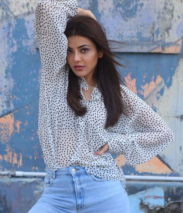 இரண்டு வேடங்களில்