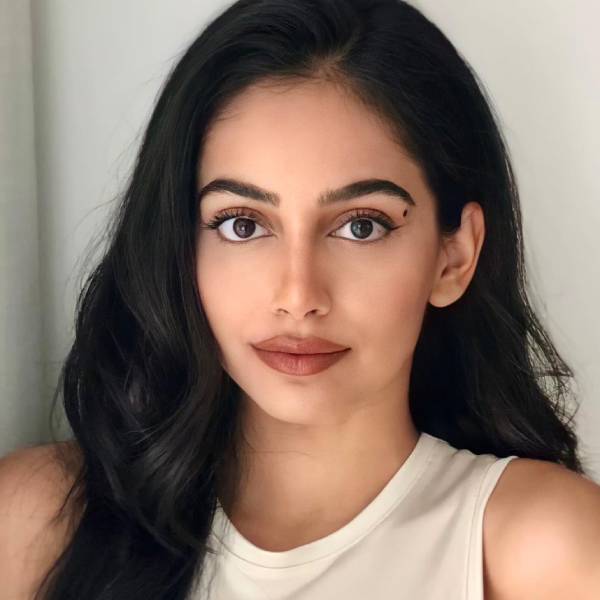 அக்டோபரில் கதாநாயகியாக