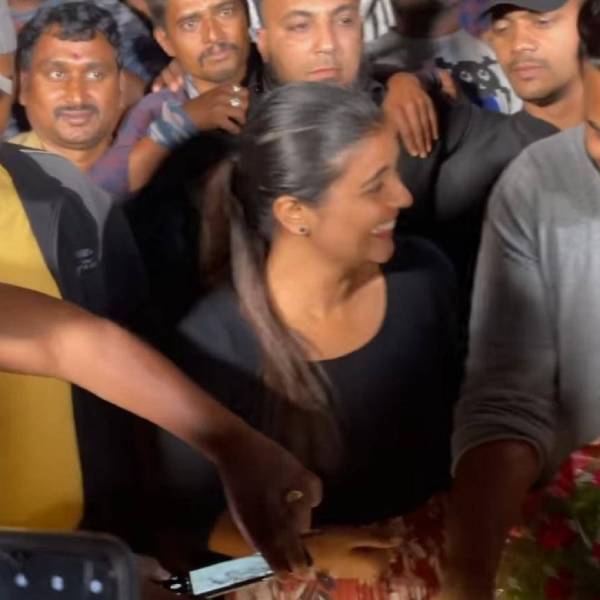 கேக் வெட்டி உற்சாக வரவேற்பு