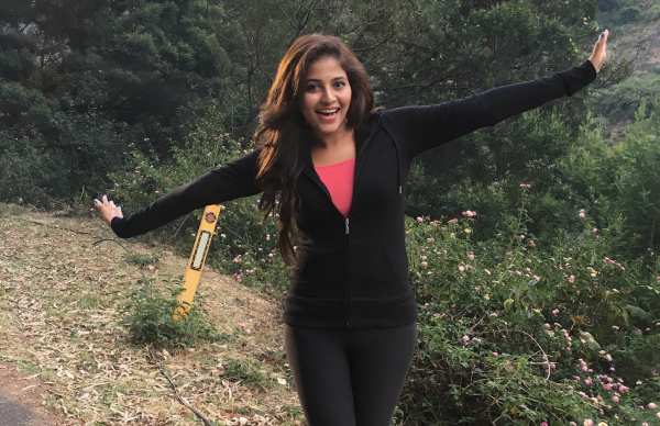 அழகா சிரிக்கிறீங்க