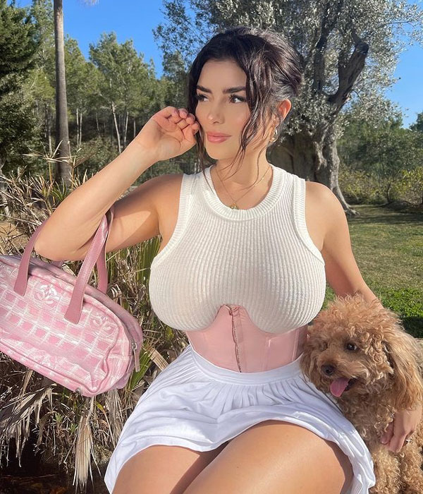 என்ன டிரெஸ் இது