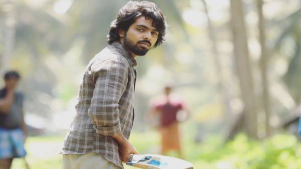  பேட்டுடன் போஸ்