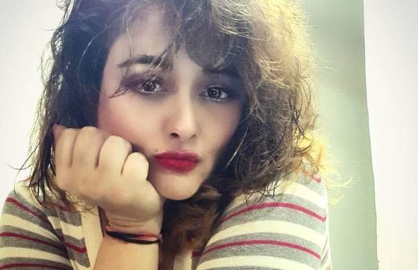 அரைகுறை உடையில் 