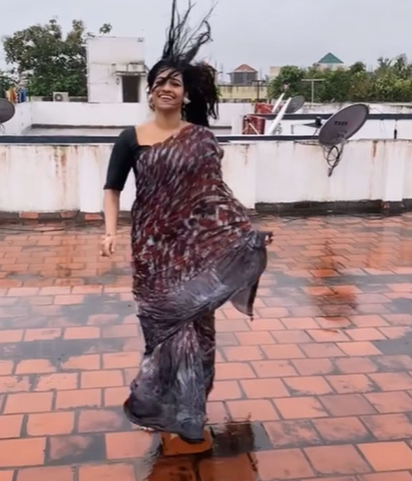 அள்ளும் லைக்ஸ் 