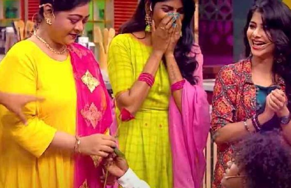 குடும்பமாக பார்க்கும் ரசிகர்கள் 