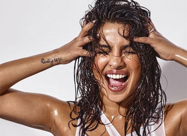 ஈரத் தலையுடன்