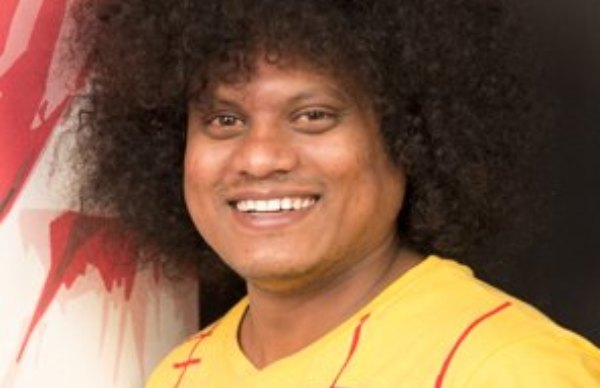 குவிந்து கிடக்கும் ரசிகர்கள் 