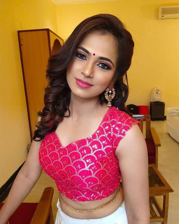 அழகிய இடுப்பு 