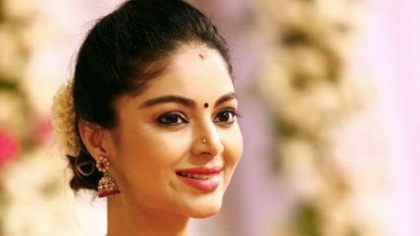 உருகி நெகிழ்ந்த சனம் உருகி நெகிழ்ந்த சனம்