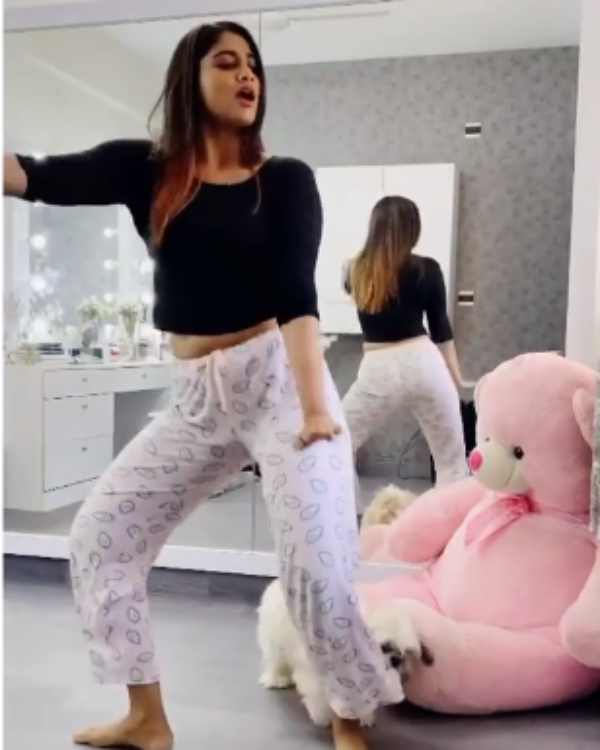 வேற லெவல் டார்லிங் 