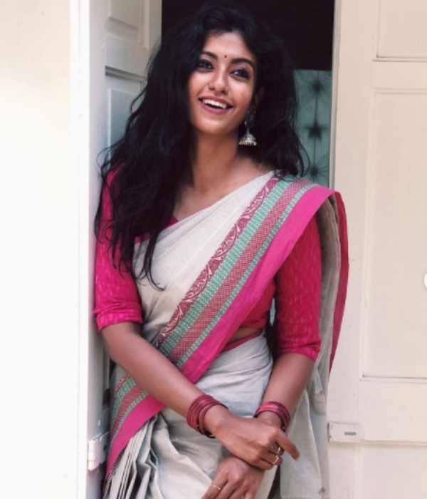 முட்டி மோதி 