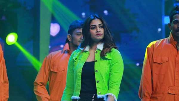 பாலா பக்கத்தில் ஷிவானி