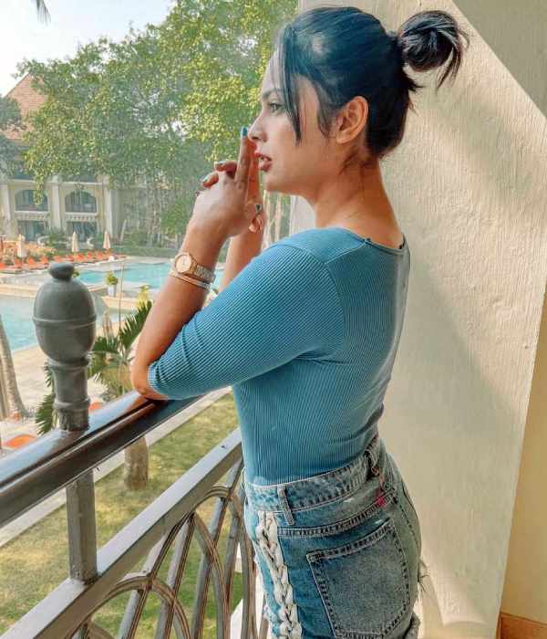 குமுதா கதாபாத்திரத்தில்