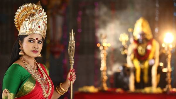 ஈடுபாட்டுடன் ஒன்றிப்போகுமாறு 