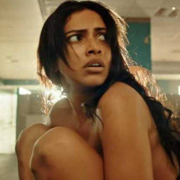 ஆடையே அணியாமல்