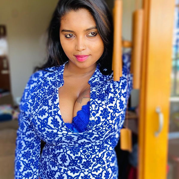 நெட்டிசன்ஸ் ஜொள்ளு நெட்டிசன்ஸ் ஜொள்ளு