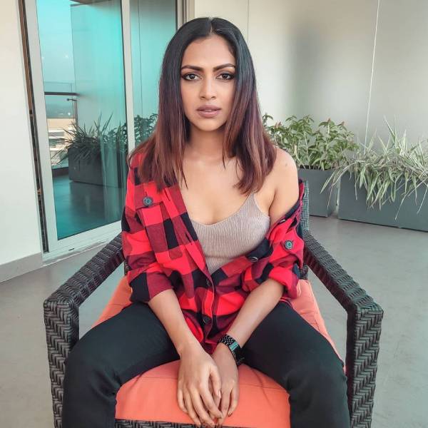 சட்டையை கழட்டி