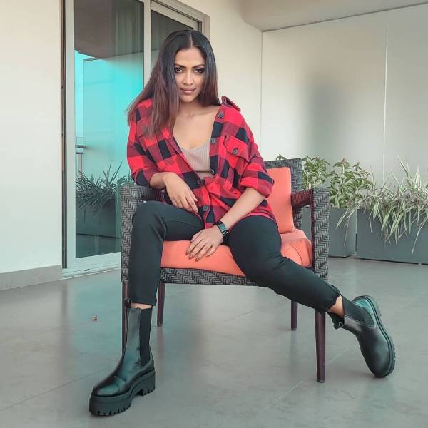 சர்ச்சைகளுக்கு இடையிலும் 