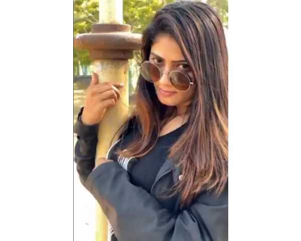 உருகி வழியும் ரசிகர்கள் 