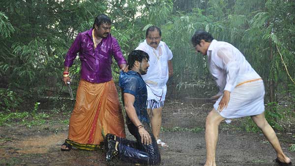 படத்தின் வில்லன் 