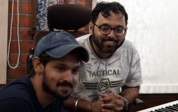 நகுல் தான் பாடனும் 