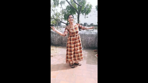 சிரிக்க வைக்கும் லட்சுமி 