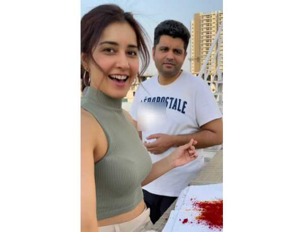 மொட்டை மாடியில்.. 