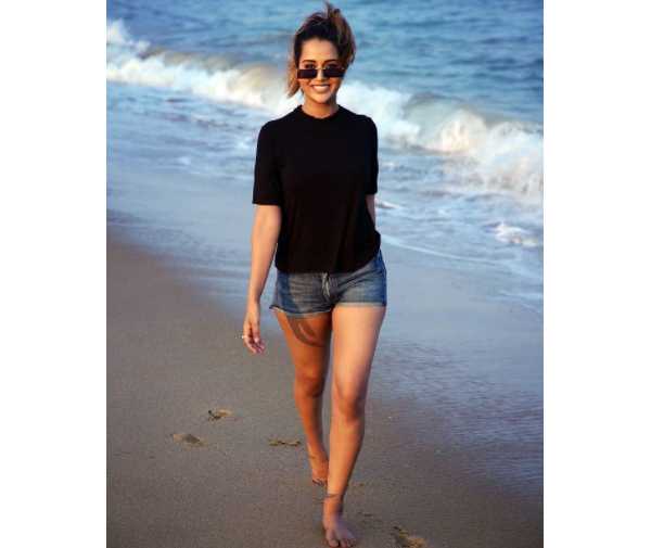 குட்டி டவுசரில்